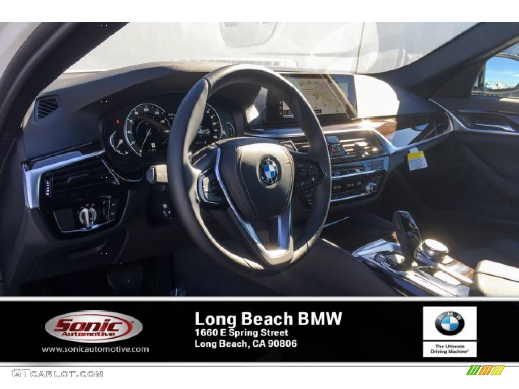 2019 5 Series 530e iPerformance Sedan - Alpine White / Black photo #4