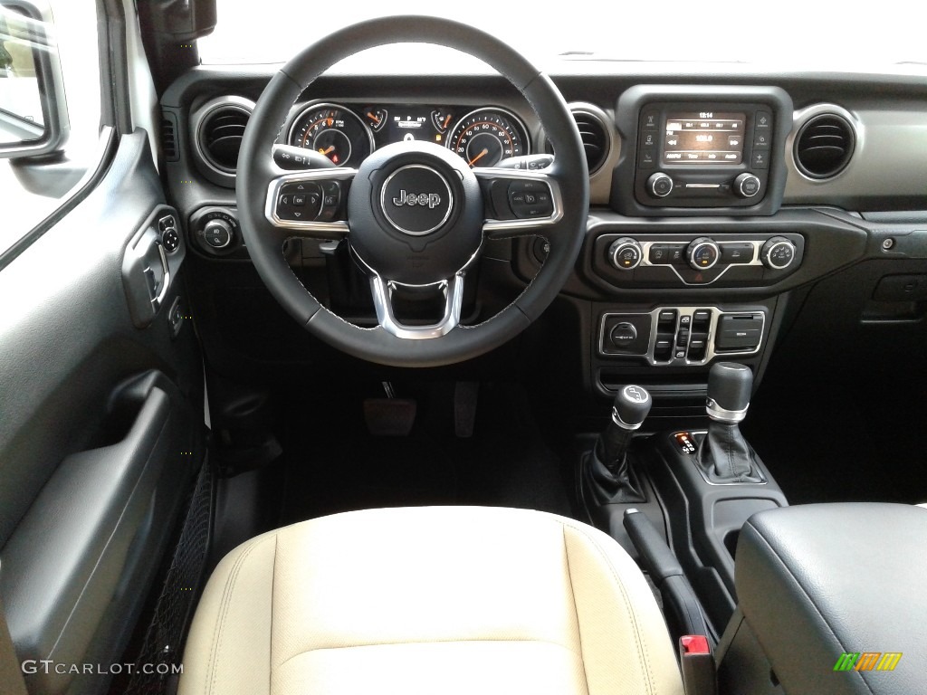 2020 Jeep Gladiator Sport 4x4 Black/Heritage Tan Dashboard Photo #134350011