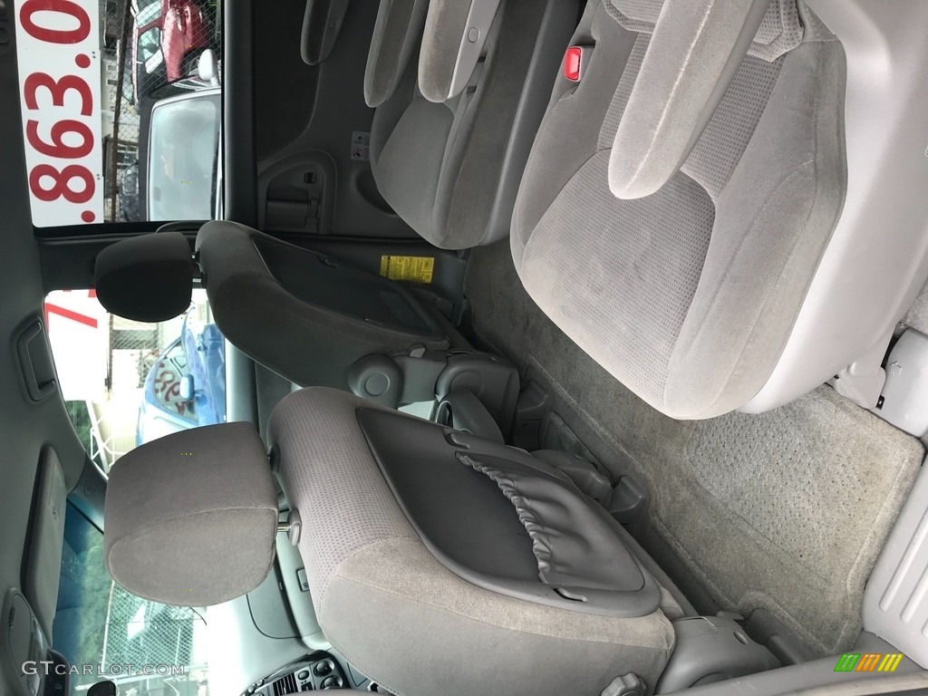 2004 Sienna LE - Phantom Gray Pearl / Stone Gray photo #11
