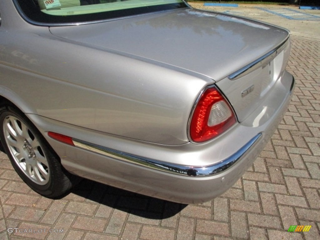 2004 XJ XJ8 - Platinum Silver Metallic / Sand photo #17