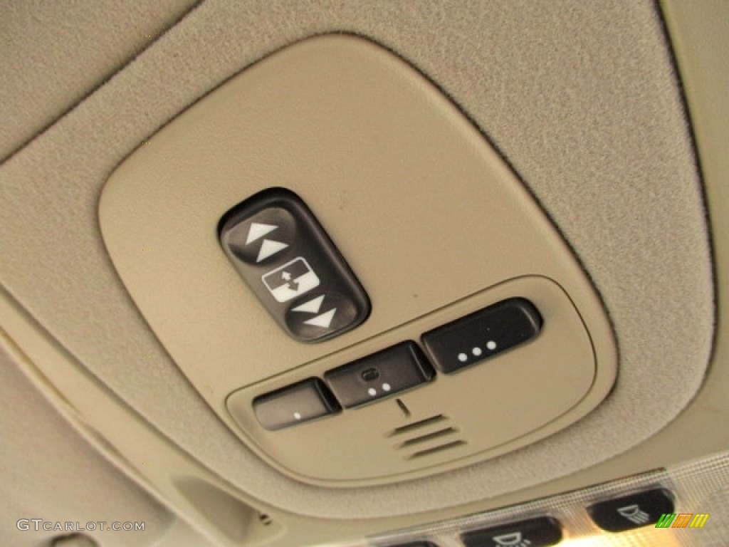 2004 XJ XJ8 - Platinum Silver Metallic / Sand photo #36