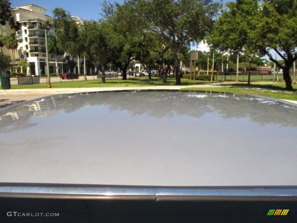 2004 XJ XJ8 - Platinum Silver Metallic / Sand photo #39