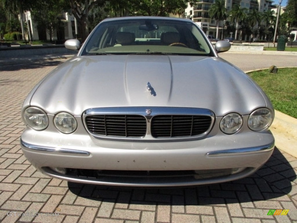 2004 XJ XJ8 - Platinum Silver Metallic / Sand photo #52
