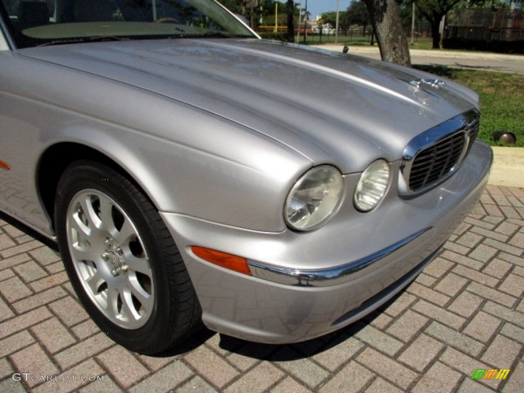 2004 XJ XJ8 - Platinum Silver Metallic / Sand photo #57