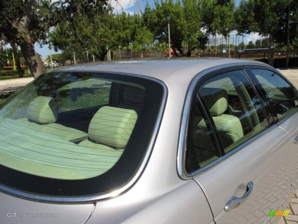2004 XJ XJ8 - Platinum Silver Metallic / Sand photo #72
