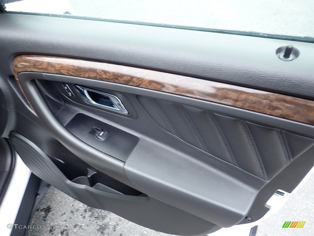 2018 Ford Taurus Limited AWD Door Panel Photos