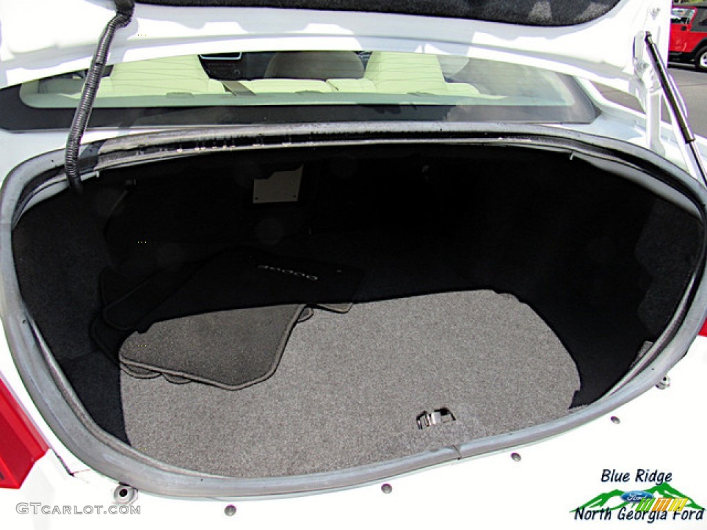 2013 Avenger SE V6 - New Bright White / Black/Light Frost Beige photo #13