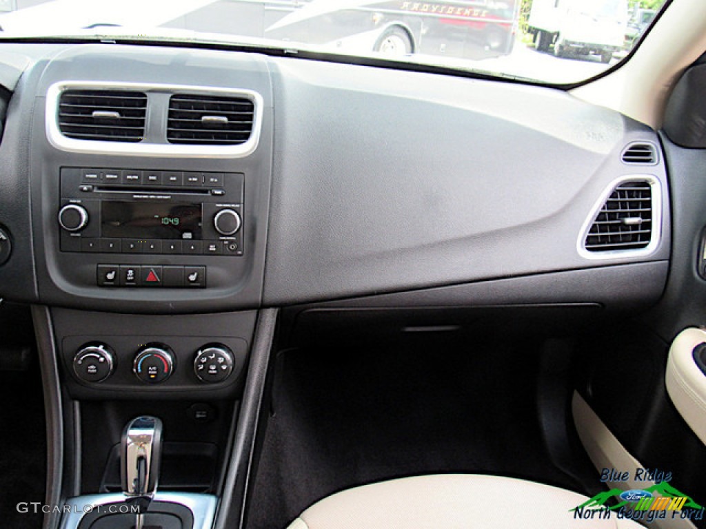 2013 Avenger SE V6 - New Bright White / Black/Light Frost Beige photo #16