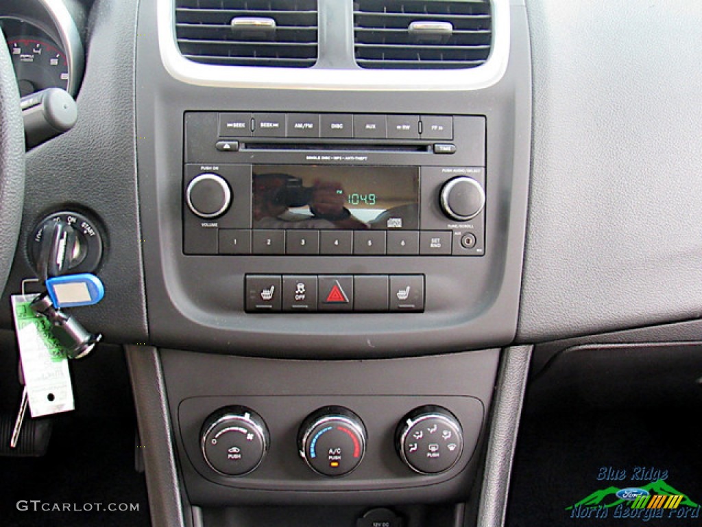 2013 Avenger SE V6 - New Bright White / Black/Light Frost Beige photo #18
