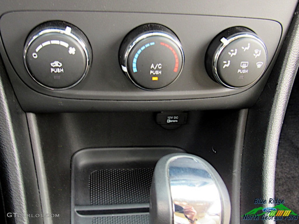 2013 Avenger SE V6 - New Bright White / Black/Light Frost Beige photo #21