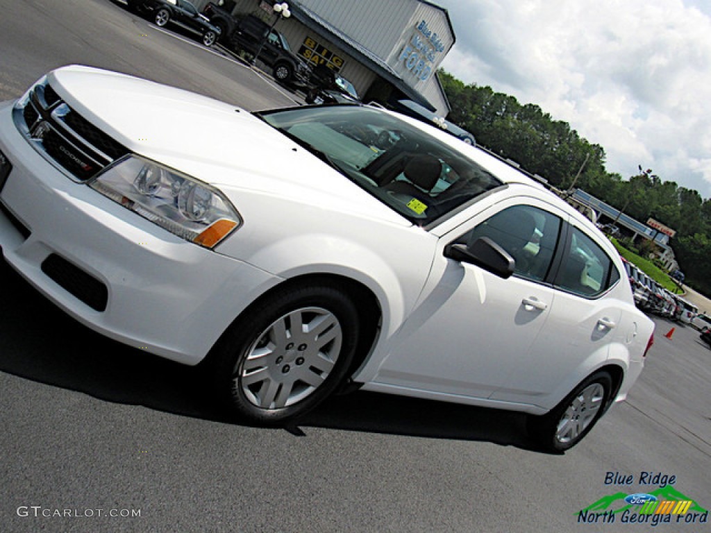 2013 Avenger SE V6 - New Bright White / Black/Light Frost Beige photo #28