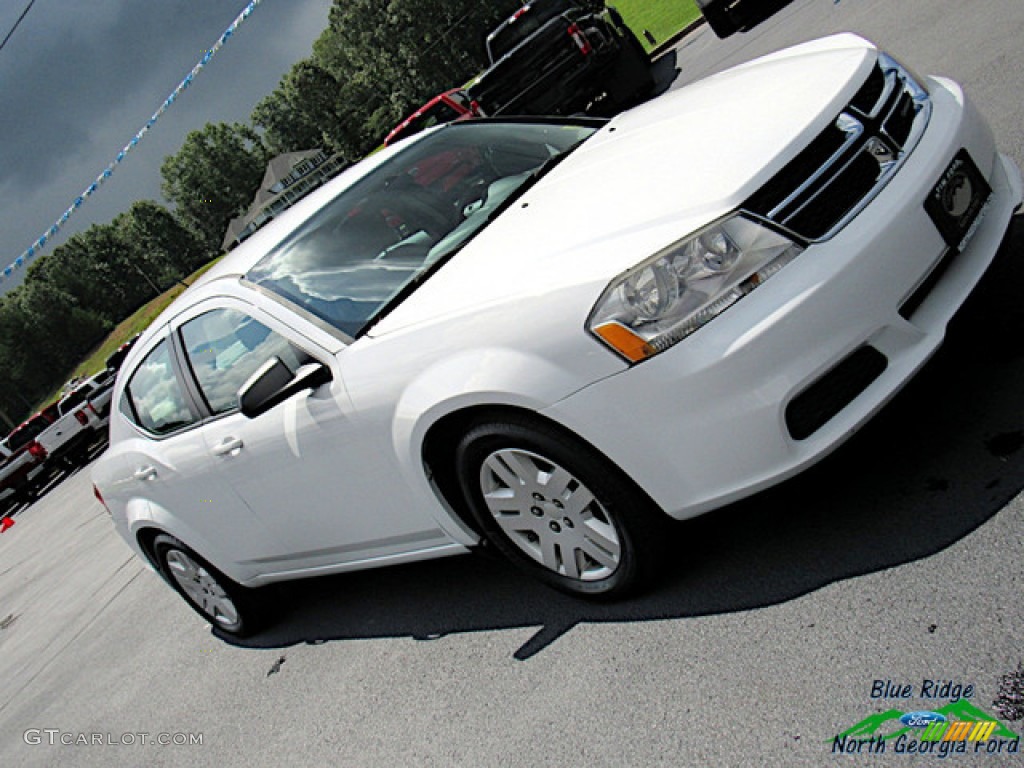 2013 Avenger SE V6 - New Bright White / Black/Light Frost Beige photo #29