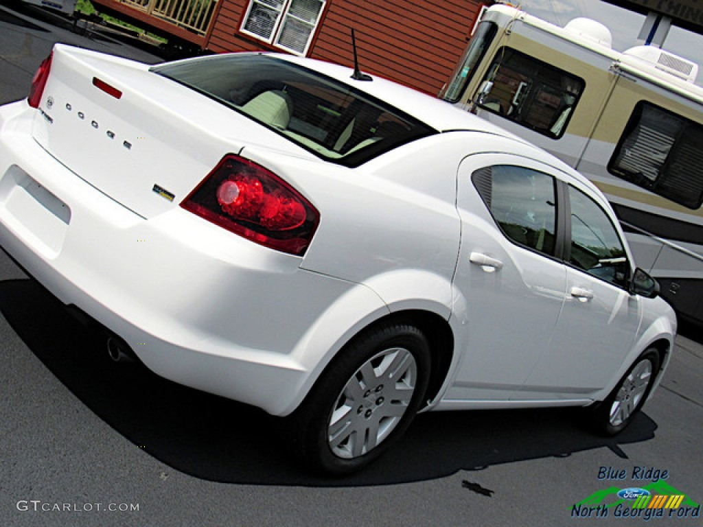 2013 Avenger SE V6 - New Bright White / Black/Light Frost Beige photo #30