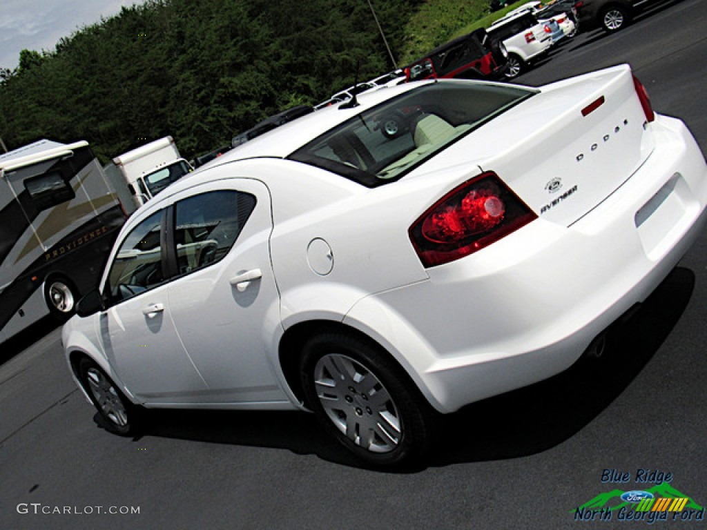 2013 Avenger SE V6 - New Bright White / Black/Light Frost Beige photo #31