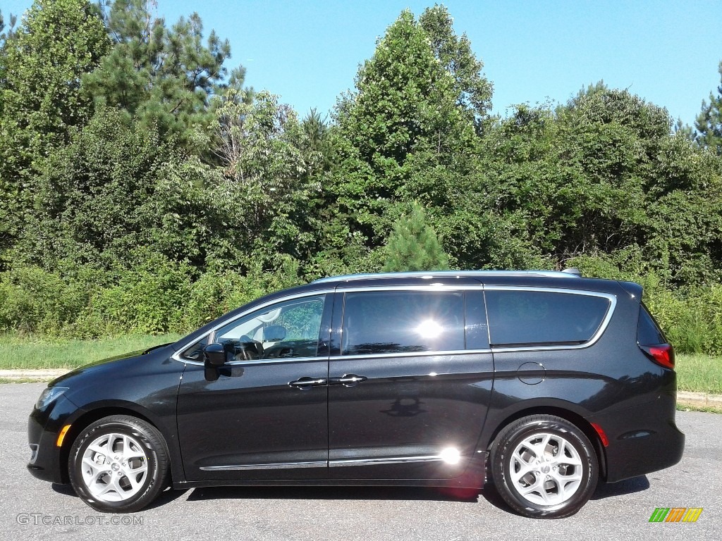 2018 Brilliant Black Crystal Pearl Chrysler Pacifica Touring L