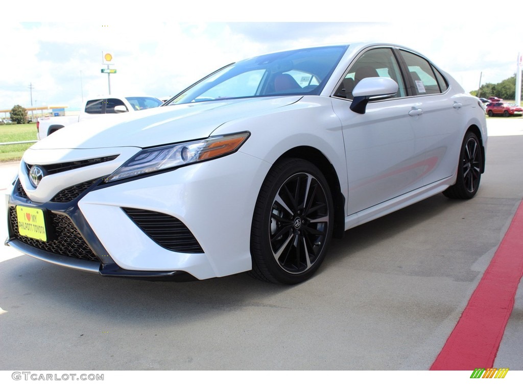 2019 Camry XSE - Wind Chill Pearl / Red photo #4