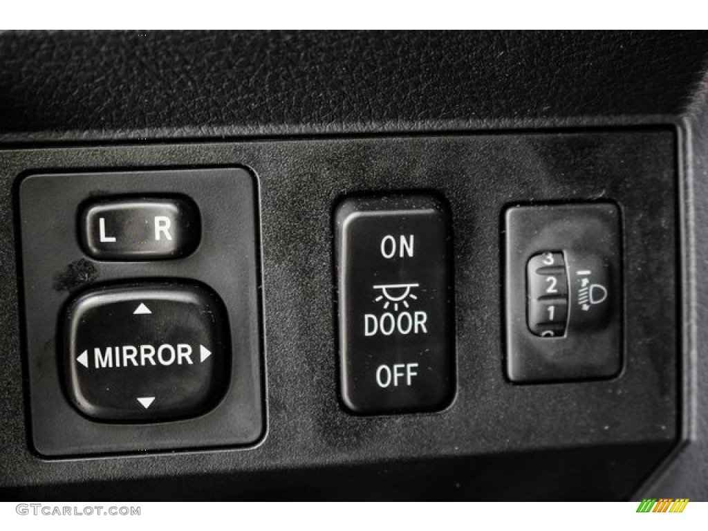 2019 Toyota Tundra TSS Off Road Double Cab Controls Photo #134403013