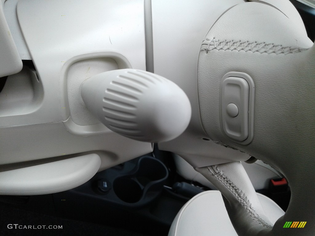 2019 Fiat 500 Pop Controls Photo #134403319