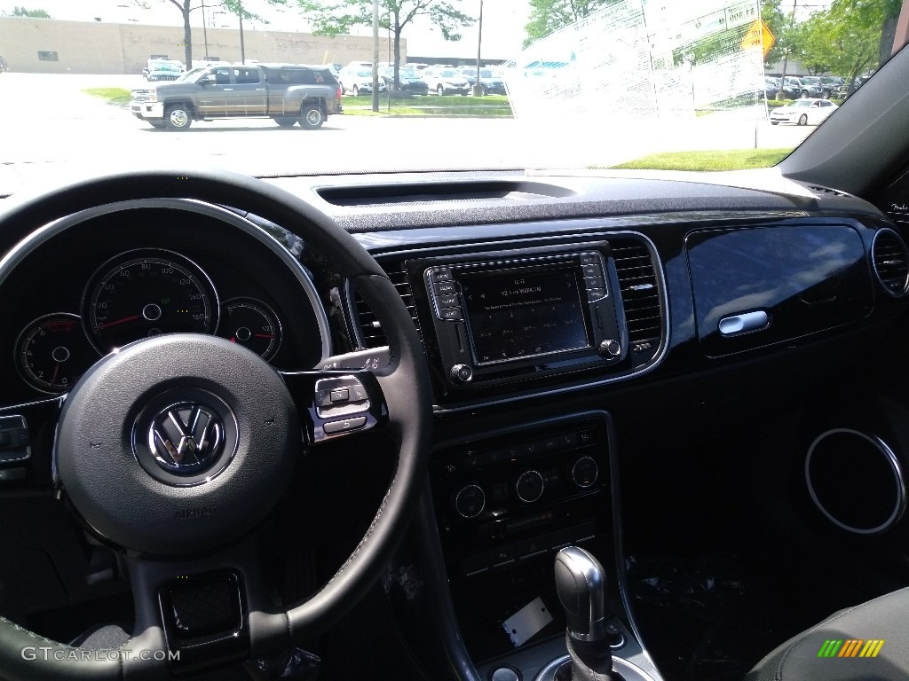 2019 Volkswagen Beetle SE Convertible Titan Black Dashboard Photo #134420721