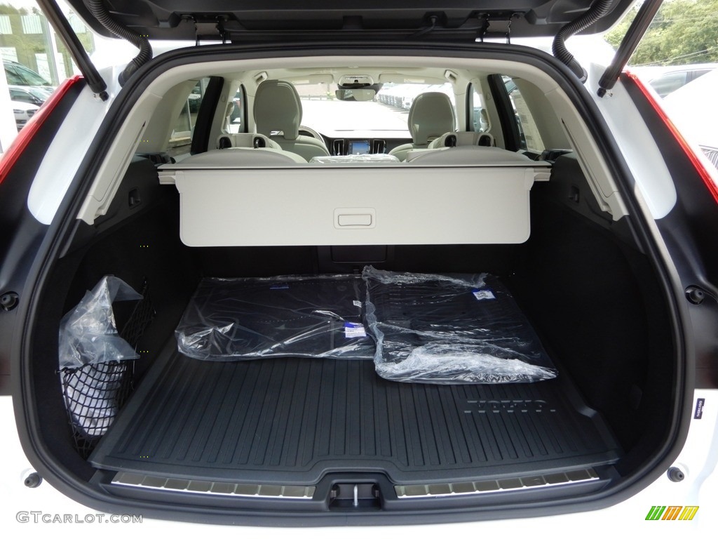 2020 Volvo XC60 T5 AWD Momentum Trunk Photo #134429976