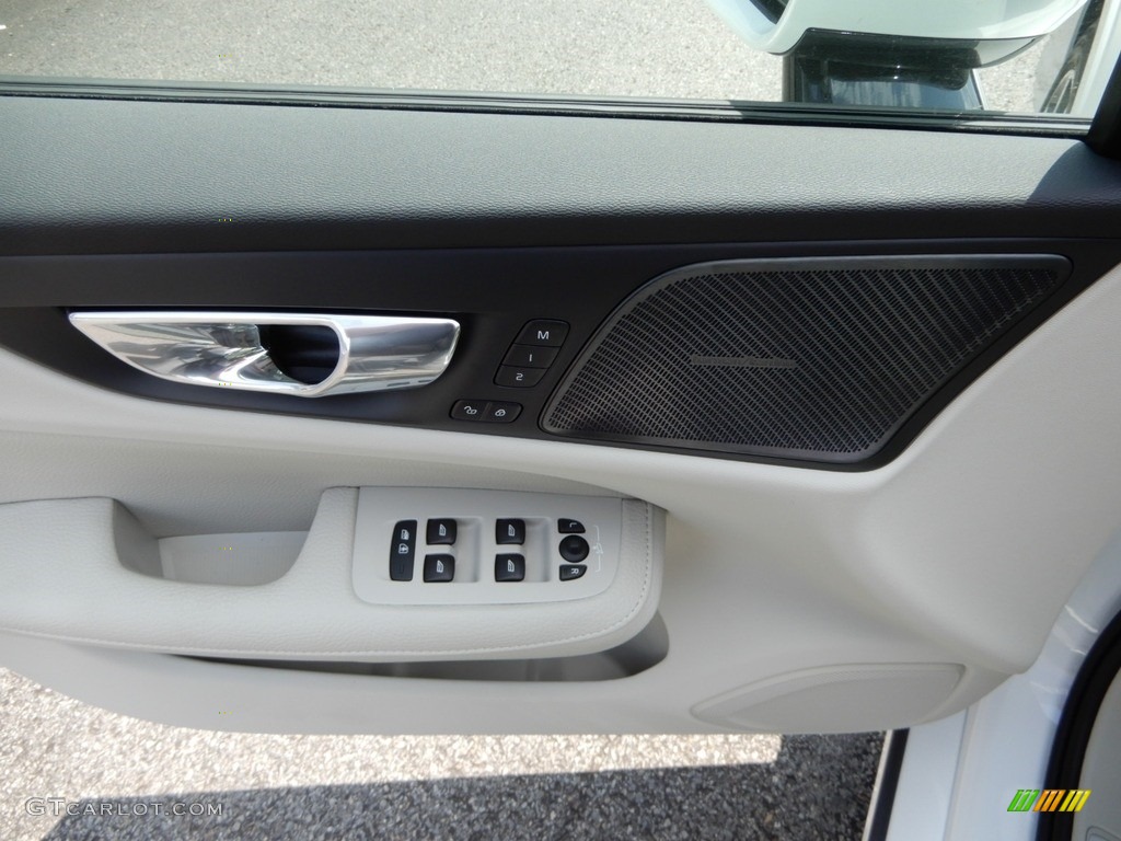 2020 Volvo S60 T5 Momentum Blond Door Panel Photo #134430579