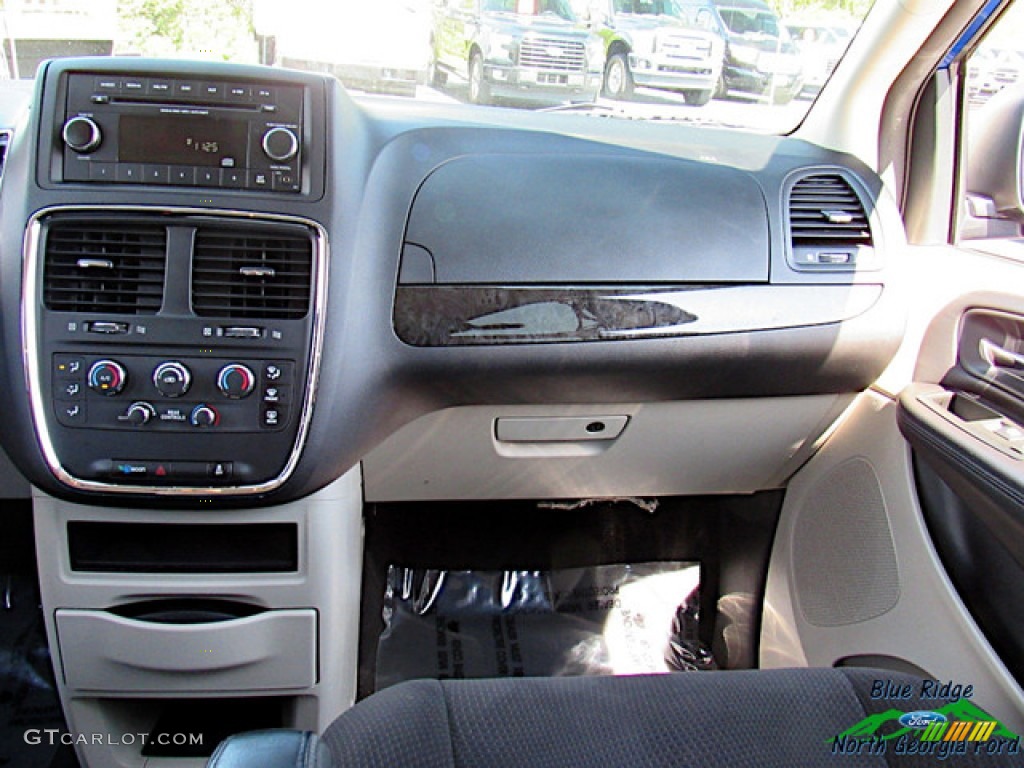 2013 Grand Caravan SE - Blue Streak Pearl / Black/Light Graystone photo #17