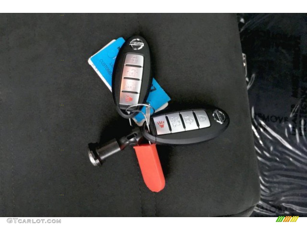 2019 Nissan Sentra NISMO Keys Photos