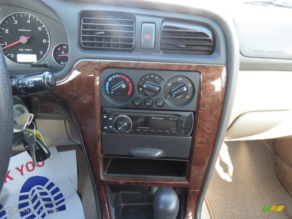 2003 Outback Wagon - White Frost Pearl / Gray photo #33