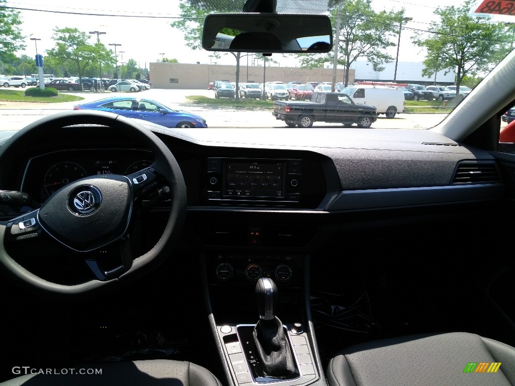 2019 Jetta SE - Habanero Orange / Titan Black photo #4