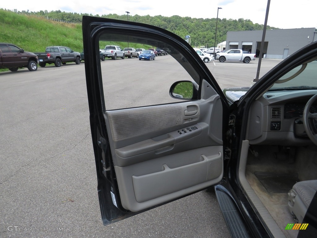 2003 Durango SLT 4x4 - Black / Dark Slate Gray photo #16