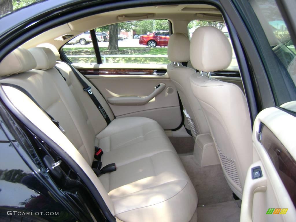2004 3 Series 325i Sedan - Jet Black / Sand photo #11