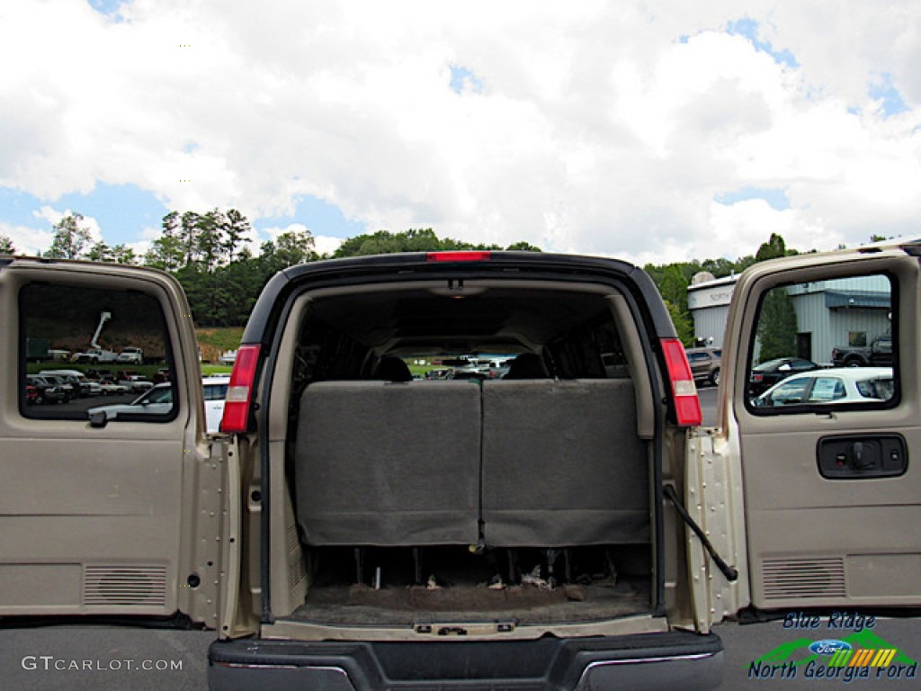 2011 Express LT 3500 Extended Passenger Van - Sandstone Metallic / Neutral photo #18