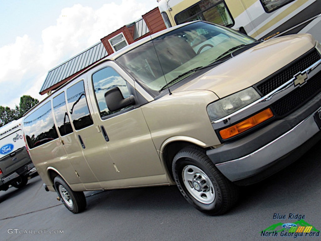 2011 Express LT 3500 Extended Passenger Van - Sandstone Metallic / Neutral photo #30