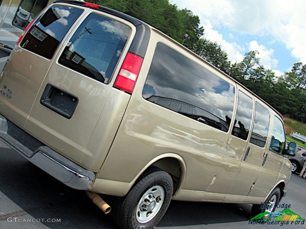 2011 Express LT 3500 Extended Passenger Van - Sandstone Metallic / Neutral photo #31