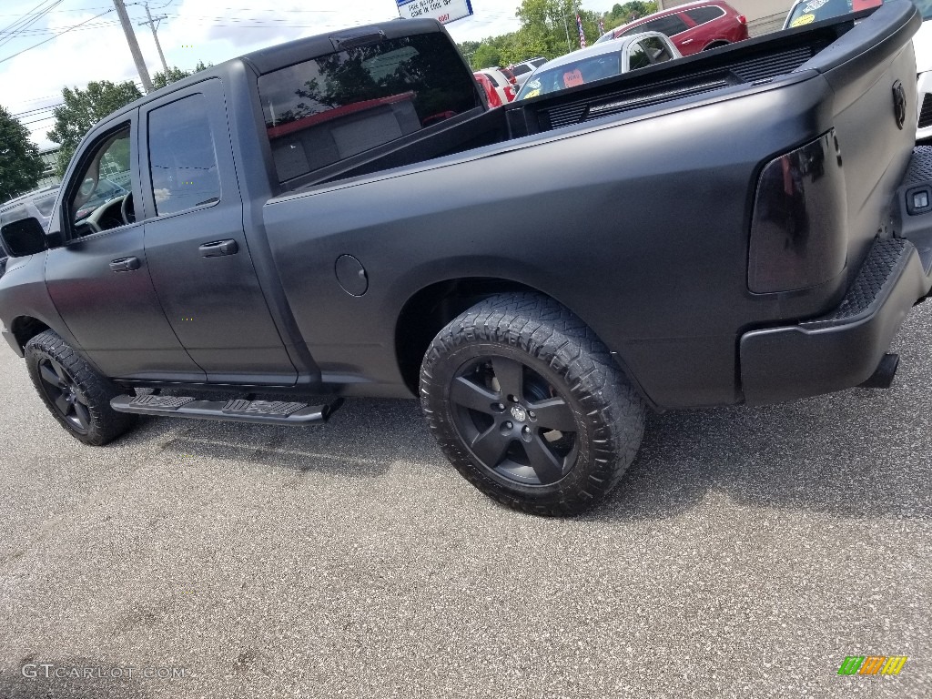 2012 Ram 1500 ST Quad Cab 4x4 - Black / Dark Slate Gray/Medium Graystone photo #5