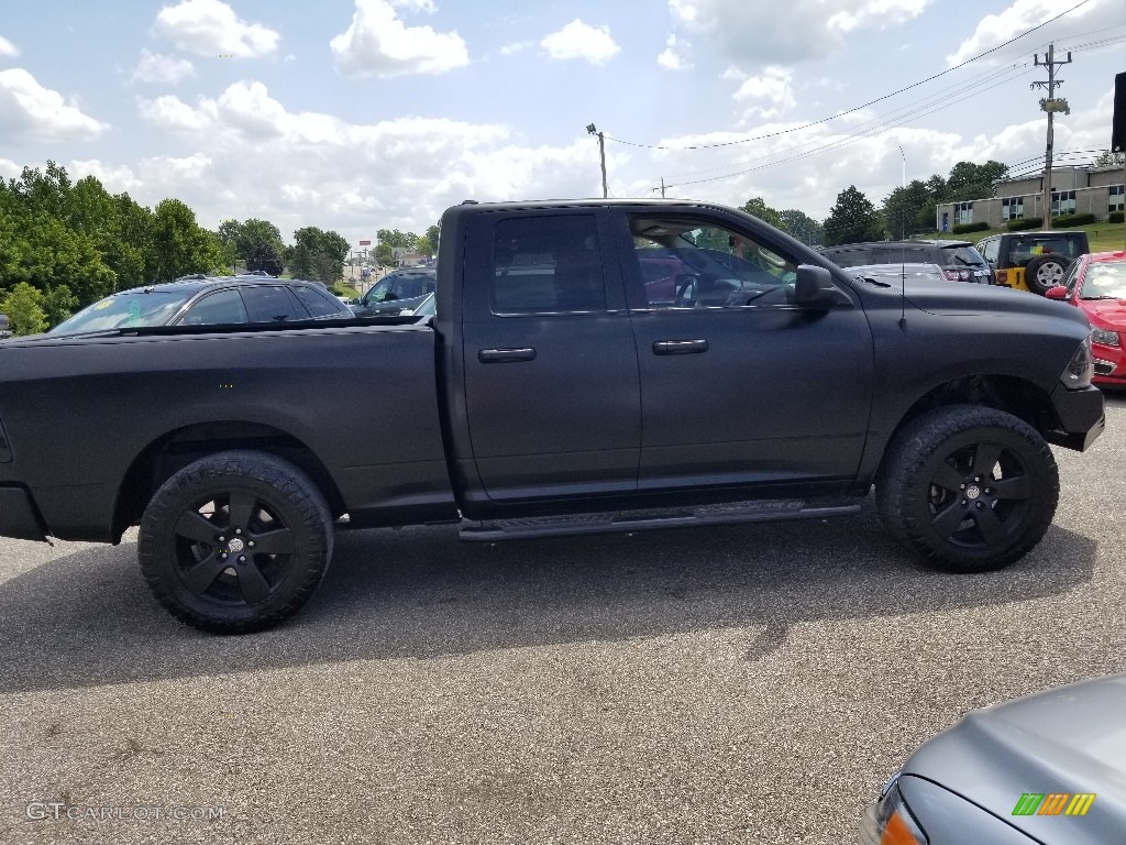 2012 Ram 1500 ST Quad Cab 4x4 - Black / Dark Slate Gray/Medium Graystone photo #9