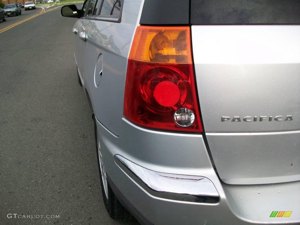 2004 Pacifica AWD - Bright Silver Metallic / Light Taupe photo #39