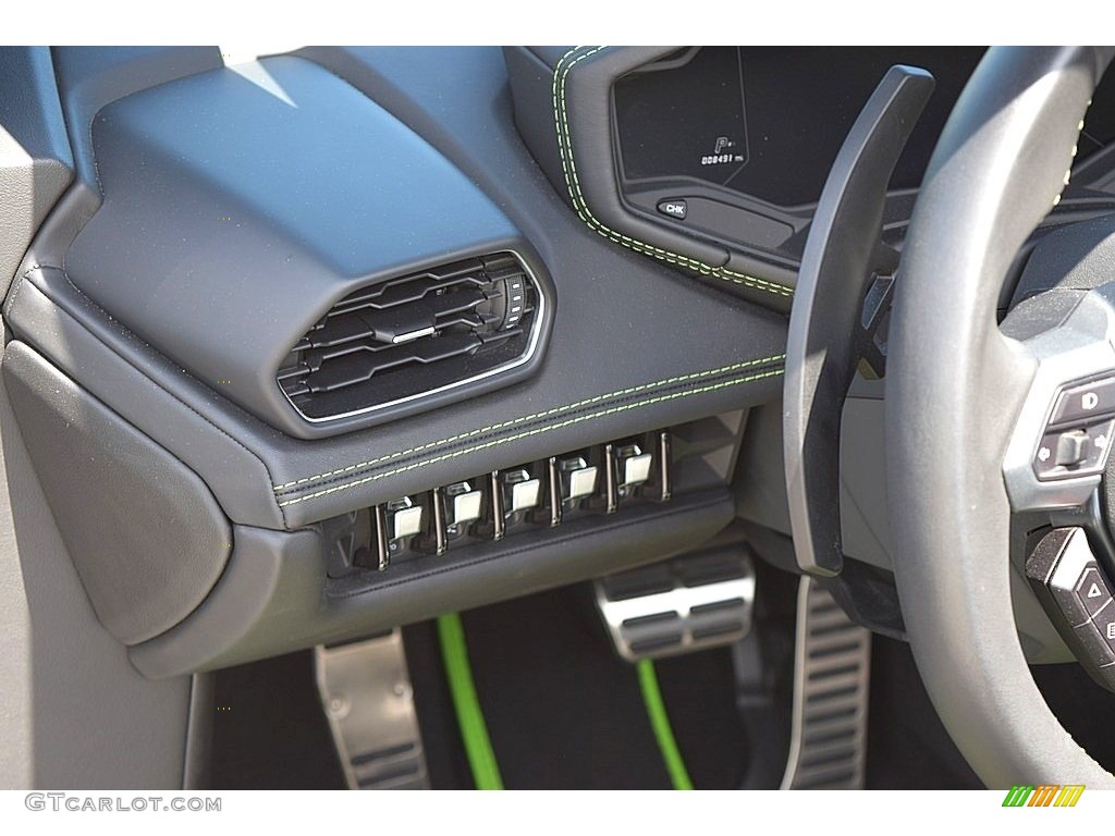 2018 Lamborghini Huracan LP580-2 Spyder Controls Photo #134487422