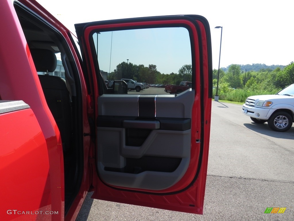 2019 F150 XLT SuperCrew 4x4 - Race Red / Earth Gray photo #21
