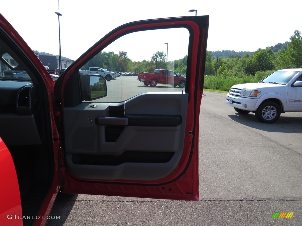 2019 F150 XLT SuperCrew 4x4 - Race Red / Earth Gray photo #23