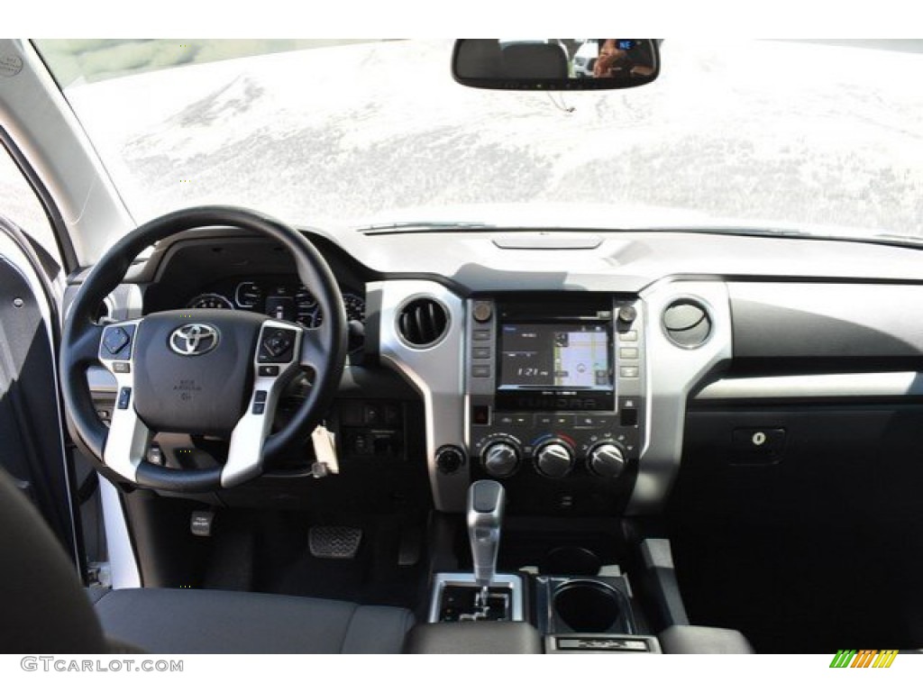 2018 Tundra SR5 Double Cab 4x4 - Super White / Black photo #13