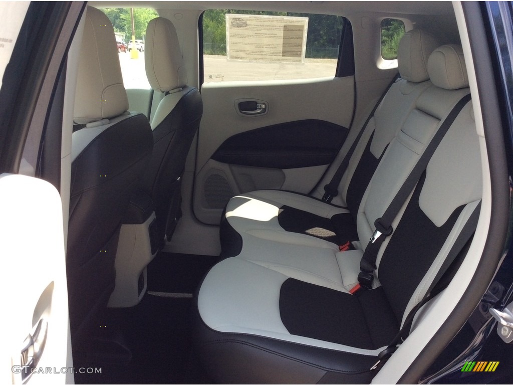 2019 Compass Latitude 4x4 - Jazz Blue Pearl / Black/Ski Gray photo #15