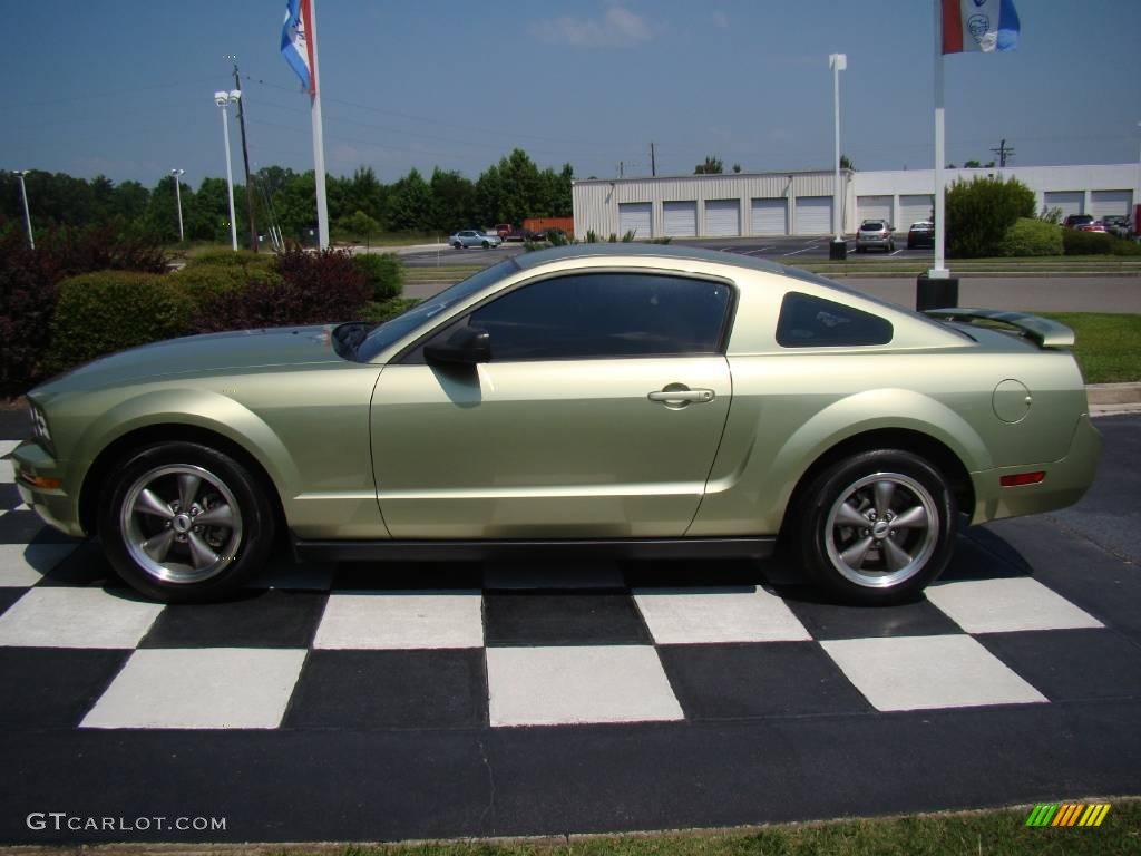 2006 Mustang V6 Deluxe Coupe - Legend Lime Metallic / Dark Charcoal photo #2