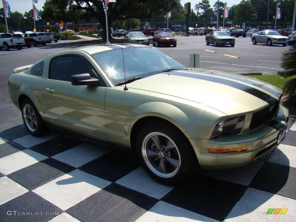 2006 Mustang V6 Deluxe Coupe - Legend Lime Metallic / Dark Charcoal photo #7