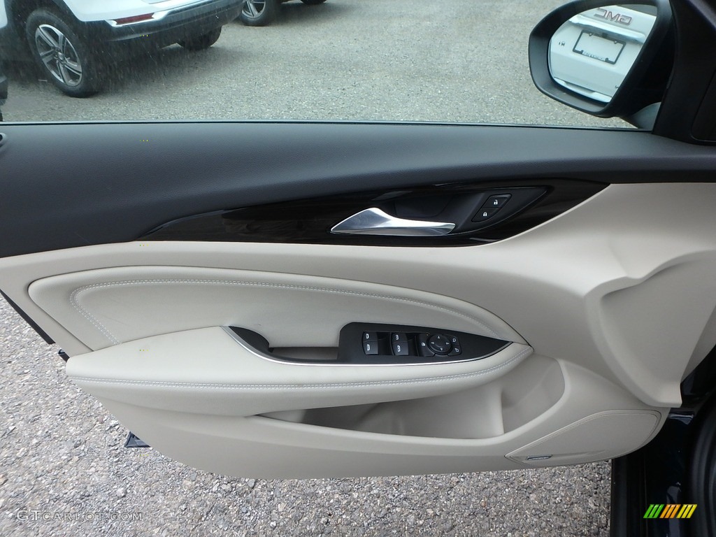 2019 Buick Regal Sportback Essence AWD Door Panel Photos