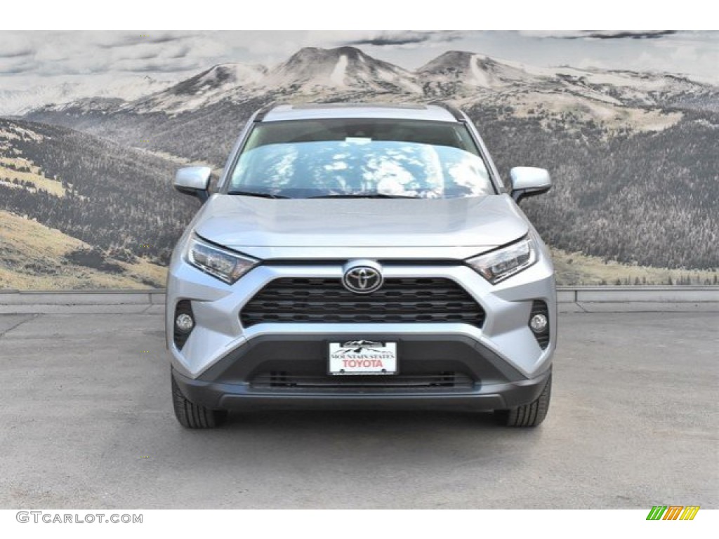 2019 RAV4 XLE - Silver Sky Metallic / Light Gray photo #2