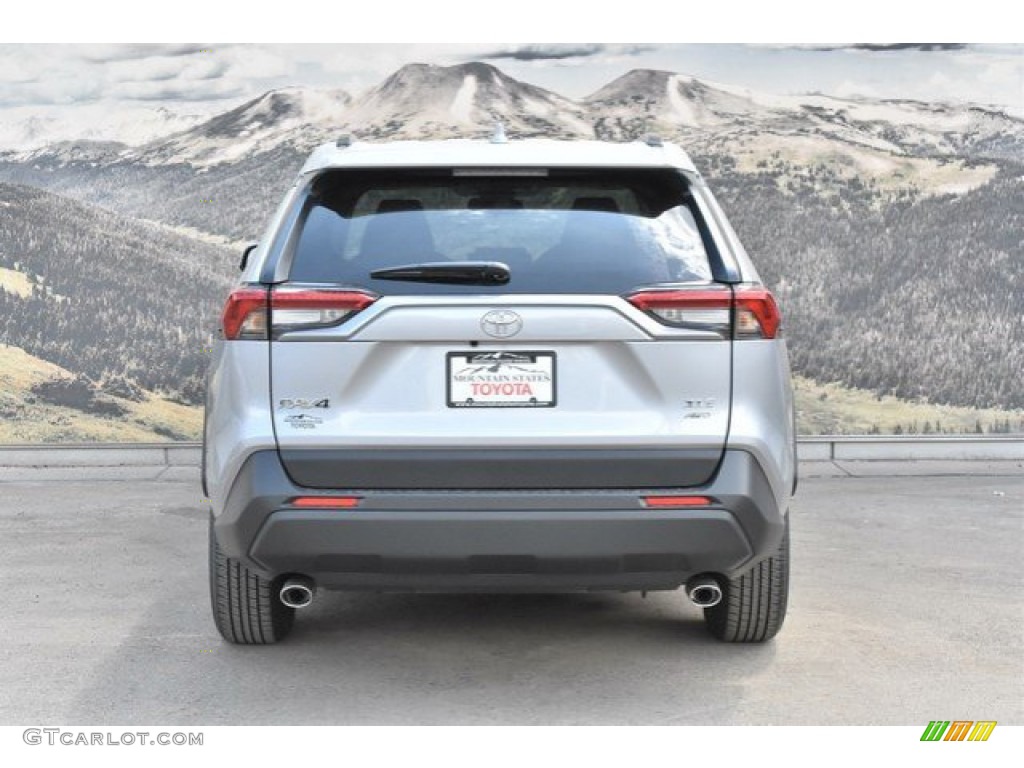 2019 RAV4 XLE - Silver Sky Metallic / Light Gray photo #4