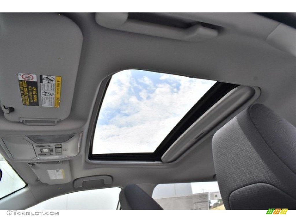 2019 RAV4 XLE - Silver Sky Metallic / Light Gray photo #8