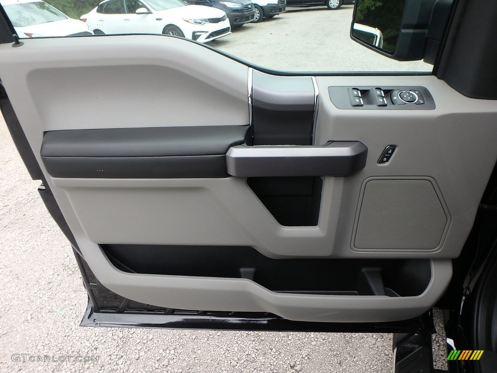 2019 Ford F150 XLT SuperCrew 4x4 Earth Gray Door Panel Photo #134512446