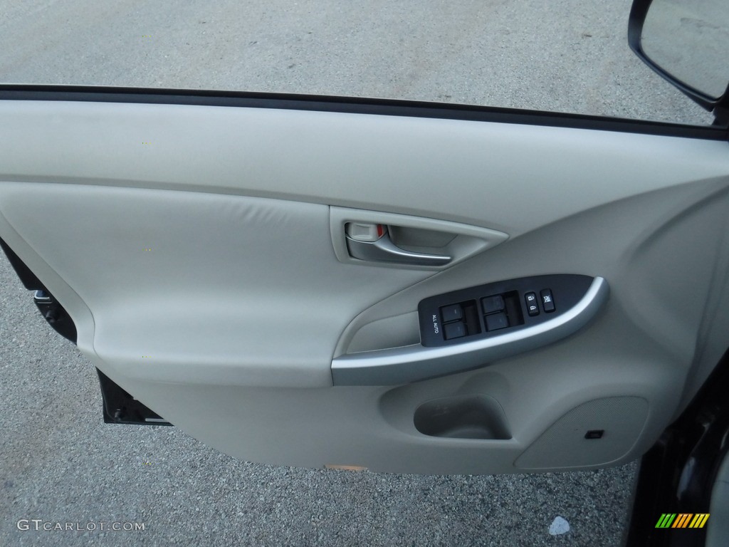 2012 Prius 3rd Gen Five Hybrid - Black / Bisque photo #11